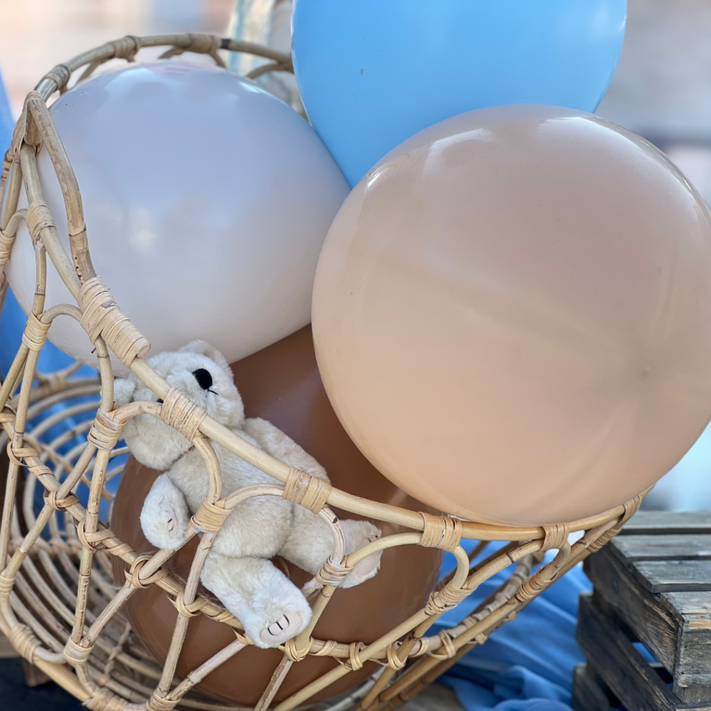 Στολισμός βάπτισης με μπαλόνια και αρκουδάκια