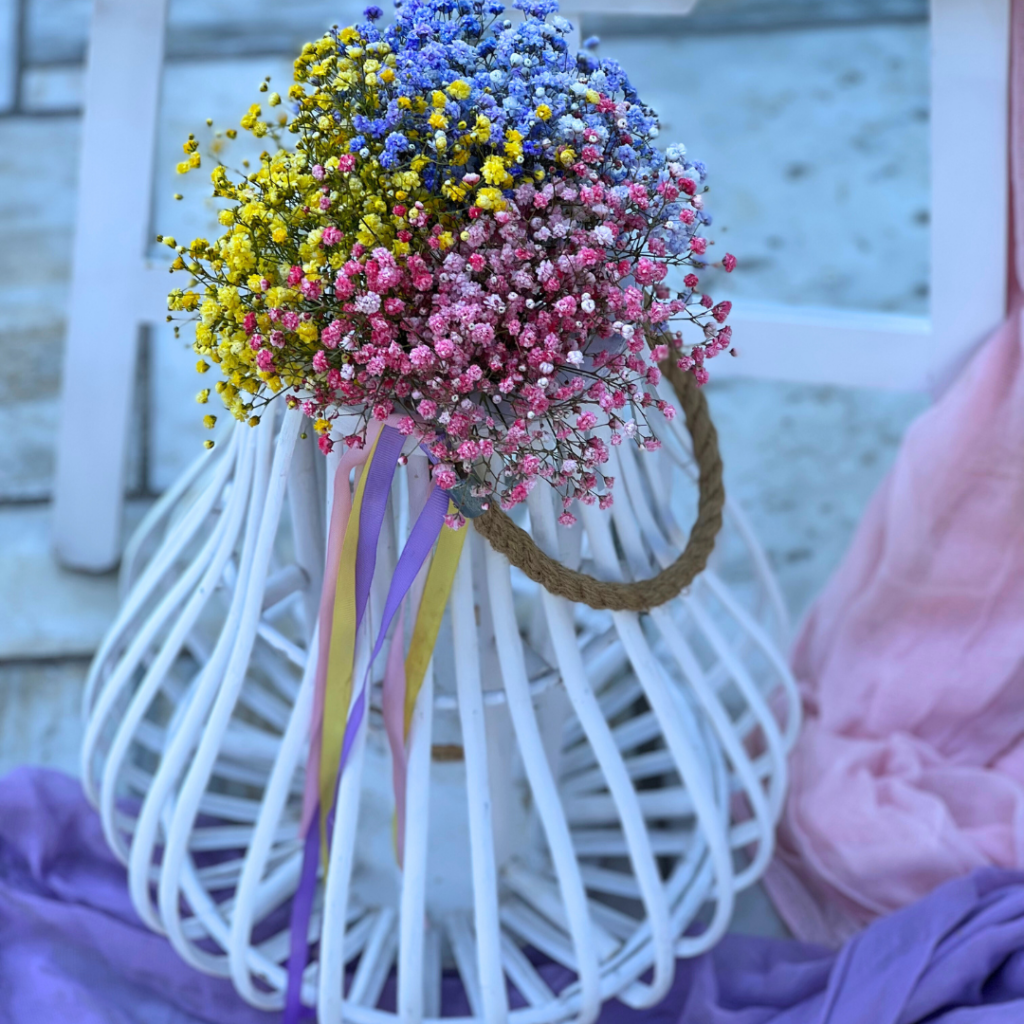 στολισμός βάπτισης με ουράνιο τόξο - πάνελ βάπτισης με πολύχρωμα λουλούδια