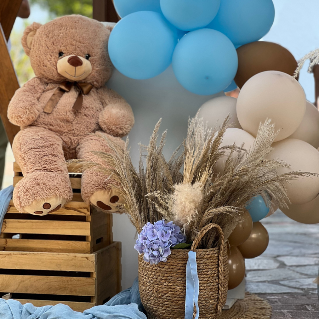 στολισμός βάπτισης με αρκουδάκι και μπαλόνια