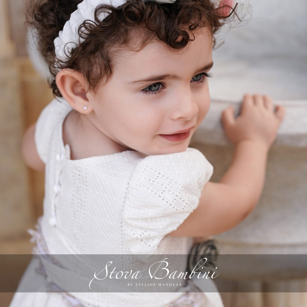 minimal βαπτιστικά ρούχα για κορίτσι από τη  stova bambini, σε off white απόχρωση!